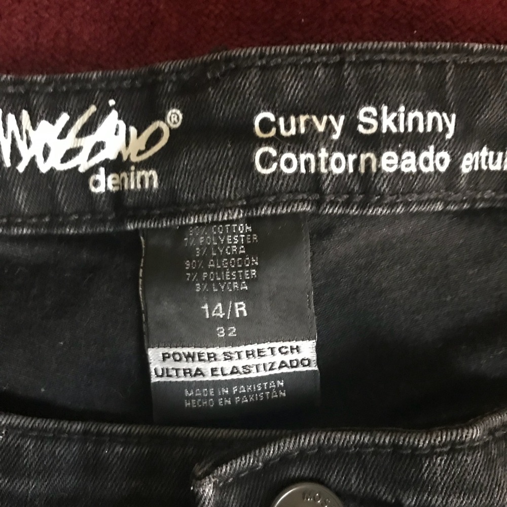 Jeans - Picture 2 of 2